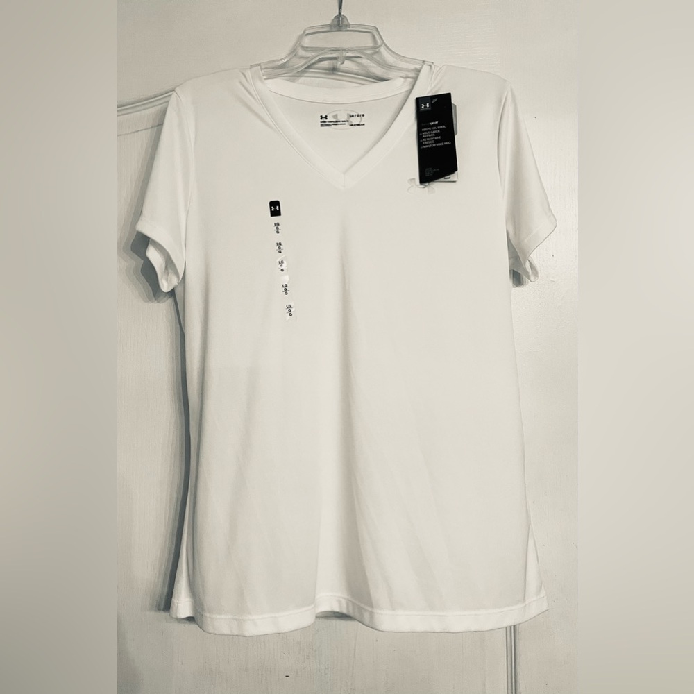 NWT-Womens Under Armour Heat Gear V-neck Tee